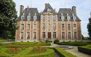 避免群聚感染武漢肺炎 法國徵用城堡收容染病街友