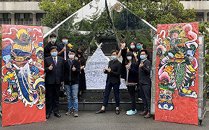 台中一中美術週學子秀巧思　陳時中當防疫門神