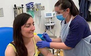 英注射新冠疫苗志願者身亡? 親身上線闢謠：我還活著!