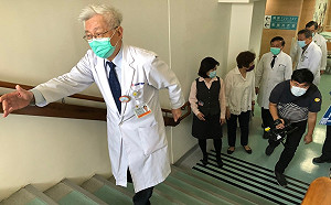 光田綜合醫院響應護台灣助世界  員工捐口罩  院長爬樓梯