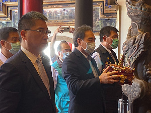 內政部長徐國勇嘉義縣拜廟 副縣長陪同