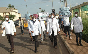 瓦干達Forever!  先求償6兆肺炎損失 奈及利亞再提案反制境內中籍移民