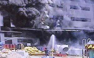 狂燒5小時爆炸10響 韓物流倉庫大火38工人喪命