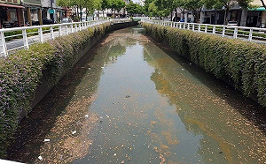 韓國瑜才宣布「幸福川」清淤有成　市民立即貼照打臉