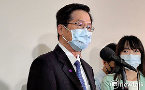 磐石艦再爆確診被問下台 嚴德發：個人去留不重要