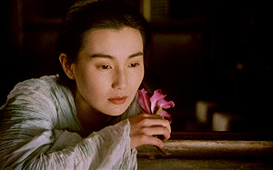 55歲張曼玉驚現暴瘦老態 網一看驚呼：真的認不出來！