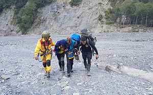 女縱走能高安東軍摔傷頭　空勤直升機出動救援