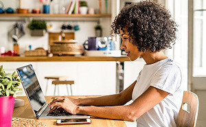 面試令人緊張結巴？LinkedIn推AI新工具幫求職者做準備