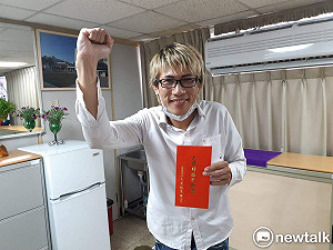 領到嘉義市第一筆紓困金！ 「600元」立志當網紅