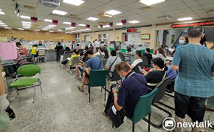 現場直擊》紓困之亂 台中大里區公所 市民才進門就先開罵