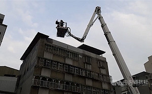 北市文山區公寓清晨火警 母命危子喪生