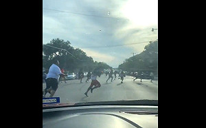 (影)美國公園驚傳槍擊案600人奔逃  警方：防疫期間自己的選擇