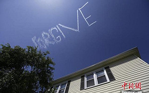 在澳洲天空寫字 台裔醫生：Taiwan Can Help