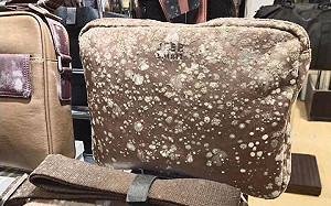 封城期間百貨公司沒閒著  高檔皮件遭黴菌攻陷寄生  網:這才讚!