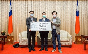 替海軍打氣！「486團購」捐贈200萬加菜金送暖