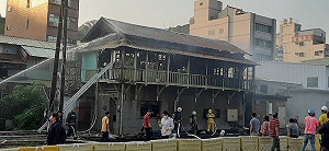 打狗正名高雄百年記者會前夕 高雄港車站北號誌樓古蹟失火