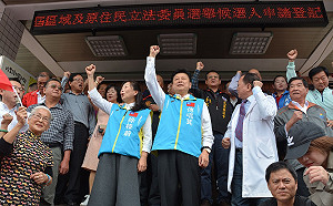 焦點人物》絕頂聰明、褒貶兩極！傅崐萁政治路兩度重重摔落…