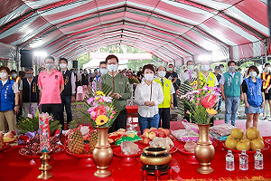 龍燕同場氣氛佳  盧秀燕：恭賀林部長留任、停車場動工像及時雨