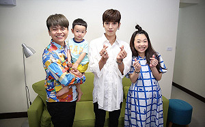 (影)畢書盡悶壞了！開直播回饋粉絲  喊：要上台唱歌給大家聽