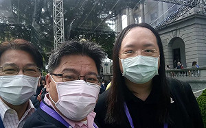 穿粉色襯衫出席就職典禮 徐永明向小英喊話落實性別平等