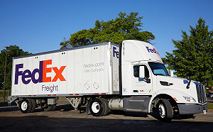 種族歧視爭議 黑人快遞員遭白人客人咒罵反被開除！FedEX遭抵制