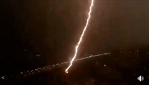 中國人大開幕北京市遭天打雷劈 網驚：天滅中共