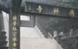 (影)現場直擊》強降雨釀災 高雄鹽埕區水淹入騎樓