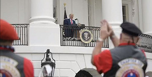 推動美國回歸正常生活 川普外出打小白球