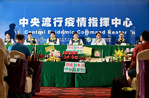 指揮中心記者會移師墾丁！最強業配陳時中和潘孟安共同推薦屏東農特產