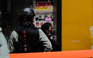 香港「反國安法」大遊行！銅鑼灣男子遭港警拘捕  原因不明