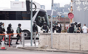 (影)香港「反國安法」大遊行！20人遭拘捕  港警向記者噴胡椒