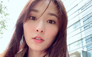 富商男友驚傳欠債2300萬 吳佩慈急帶4兒女赴港作陪