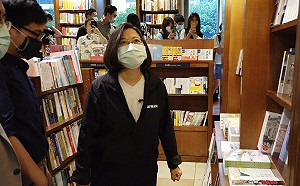 誠品敦南店月底熄燈  蔡英文就買了這一本書