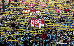 現場直擊》超級黃金週末罷韓演習 眾人齊喊罷免口號聲勢浩大