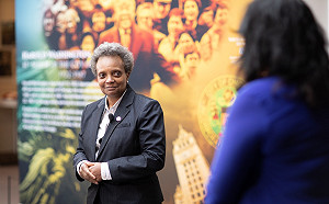 不滿川普「開槍」言論   芝加哥市長：送你兩個字「F開頭、U結尾」