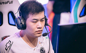 《英雄聯盟》敗仗找戰犯！iG 下路二人組意外成標靶