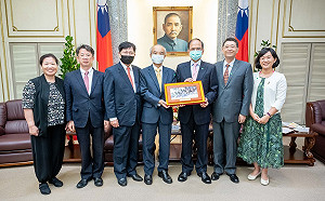 盼學習美制度提升國會形象 游錫堃 : 總統未來能在國會就職