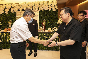 鄭文燦母喪開放追思首日  柯文哲游錫堃赴靈堂弔唁