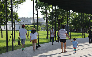 全台悶熱高溫上看32°C！午後留意短暫雷陣雨