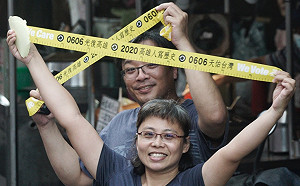 現場直擊》罷韓投票倒數不到24小時 綠營票倉掃街場面熱烈