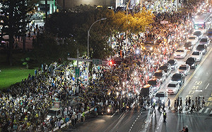 現場直擊》罷韓前夕 數萬民眾擠爆遊行現場 罷韓團體誓言收回市民權利