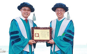 校友陳菊到場驚喜！陳建仁搭「民主列車」獲頒中山大學名譽博士