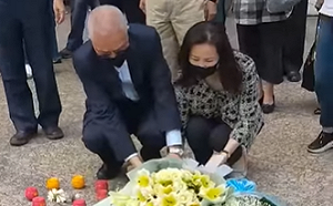 (影)不捨老友許崑源突辭世 吳敦義南下弔唁痛哭