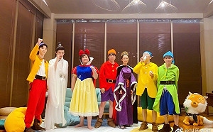 中國節目冷血？溪水暴漲「藝人坐竹筏錄影」 網怒轟：高以翔教訓學不會