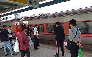 一天兩起死傷事故！民眾侵入民雄＝嘉義平交道遭撞