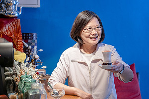 防疫解封 蔡英文要求阿中部長、防疫同仁輪流休假