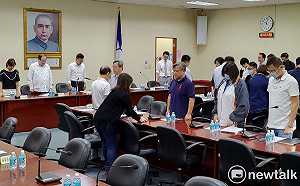 綠民代、網軍嘲弄許崑源 江啟臣斥蔡英文：妳到底要什麼？