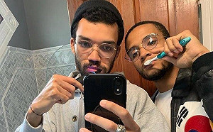 男男戀親嘴放閃！《侏儸紀公園2》演員公開男友 甜喊：我非常愛你