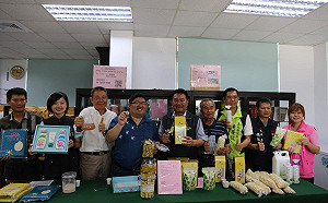 立委蔡易餘為嘉義縣  「水上蓮香」農產品站台