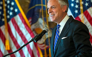 美國武漢肺炎疫情嚴重 前駐北京大使洪博培確診